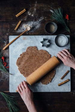 sweetoothgirl:    GLUTENFREE CHAI SNOWFLAKES