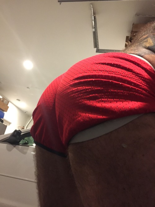 otterify:  furrynakedboy:  Furry Boy / Pup Sleeves  Boy showing his hairy muscle ass to sir