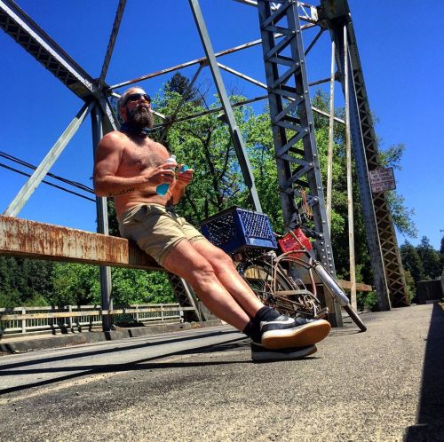 A #beardedhomo and a $50 #Playa bike ridin‘ through #Sonoma #wine country. (at Sonoma County, 