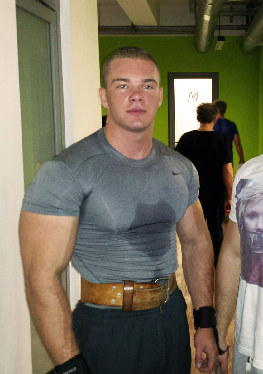 velikimomci: serbian-muscle-men:  More of his pics here -&gt; http://serbian-muscle-men.tumblr.com/post/144652773724/more-of-his-pics-here