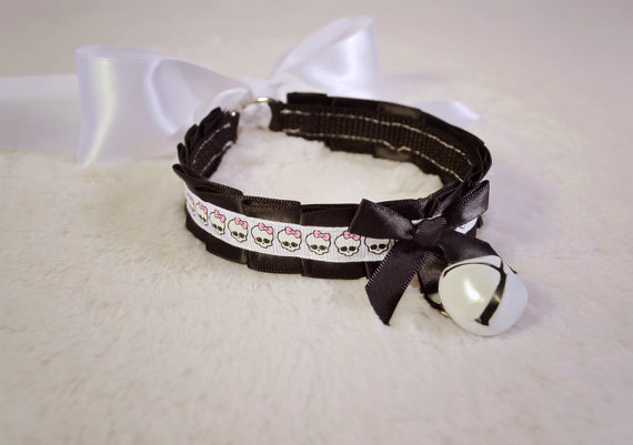 petttme:  https://www.etsy.com/listing/165252850/skinny-kitty-collar-monster-high-skulls?ref=shop_home_active