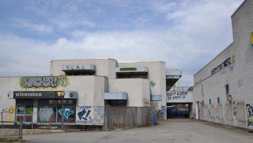 germanpostwarmodern:Shopping Center “Salzach-Center” (1976) in Burghausen, Germany. Architect unknow