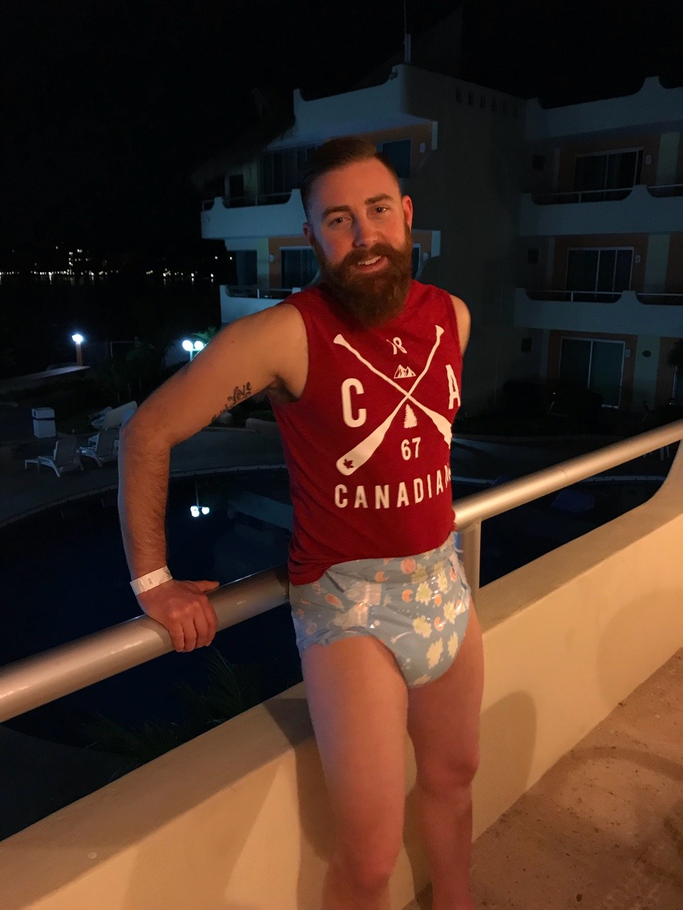 allsnuggledup: I love vacationing in Diapers 😍🇲🇽
