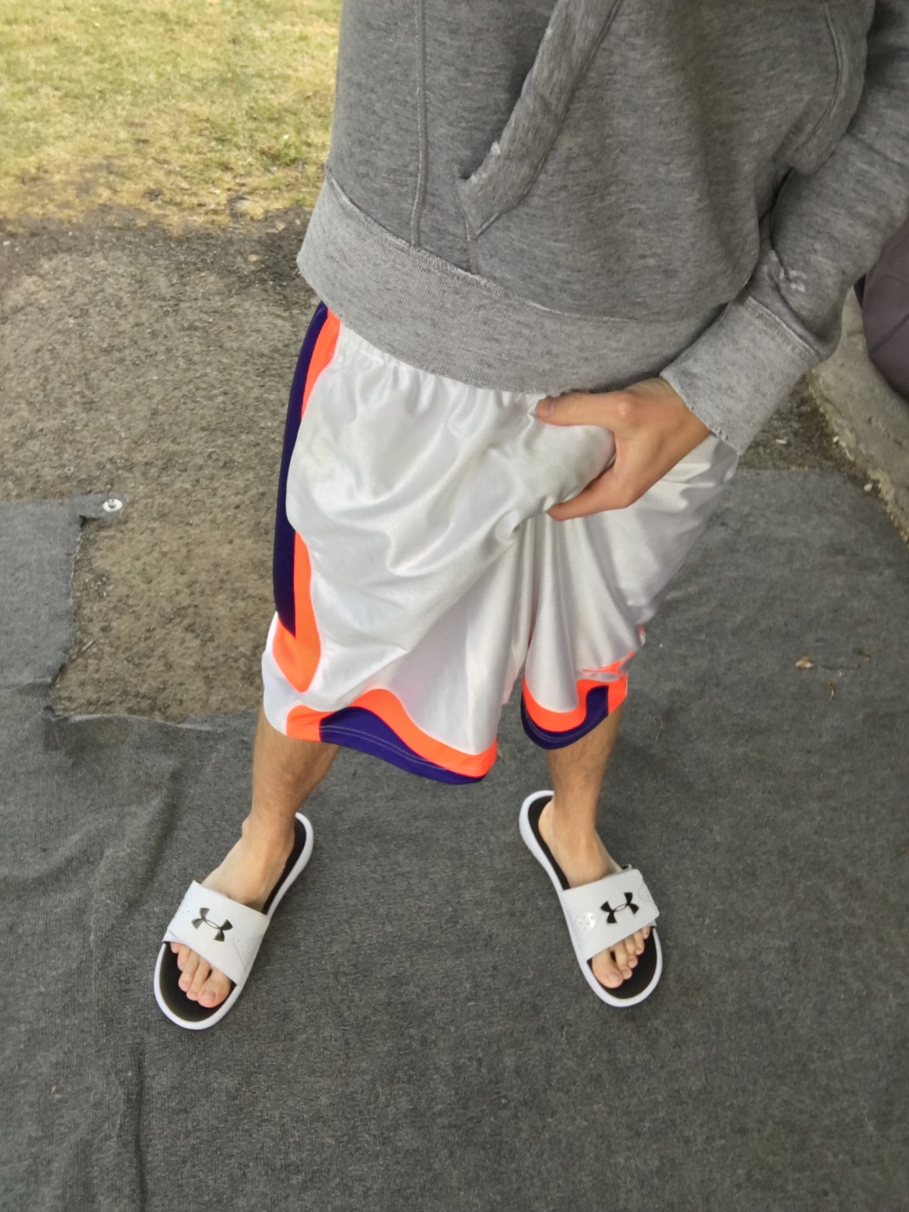 basketballshortsftw: hottmessus:   bballslides1:  I miss jay  I’m back bitchsssss