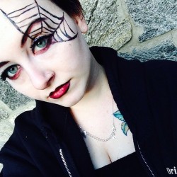 amandafuckyouuu:  better picture of my makeup #makeup #Halloweenmakeup #blackwidow #ombreeyebrows #ombrelipstick #tattoos #spider #halloween
