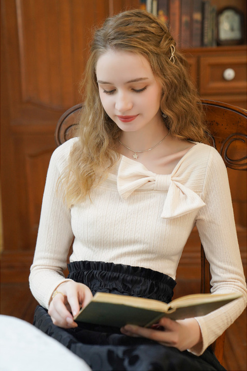 girls and books