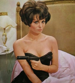 Daliah Lavi dans The Spy With a Cold Nose, 1966. Merci Sly.