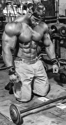 hypnoflex:  “Now kneel, bow your head, and prepare to worship in the temple of muscle,” the voice echoed.   “I hear and I obey,” the muscleslave replied. As he did as instructed he felt the quake of ecstasy flood his body and drain his mind.