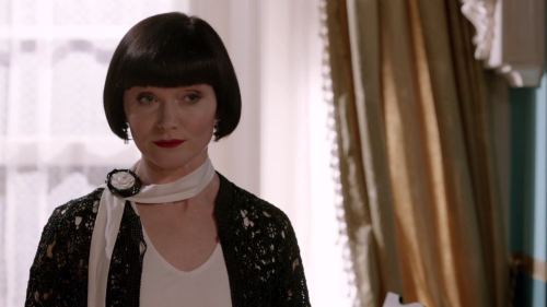 The second outfit of “Blood of Juana the Mad” is one of Phryne’s casual yet elegant at-home ensemble