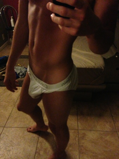 hotyoungguysandgirls:  straightboysgonegay:  Tyler Harris   Yummy