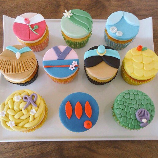 disneylifestylers:  Adorable Disney Princess cupcakes. I have no idea who made these
