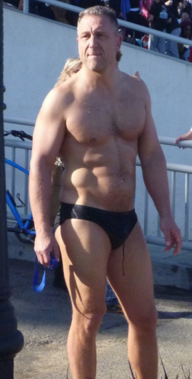 youngtop4dadbottom:  Ok dad, now turn around… 