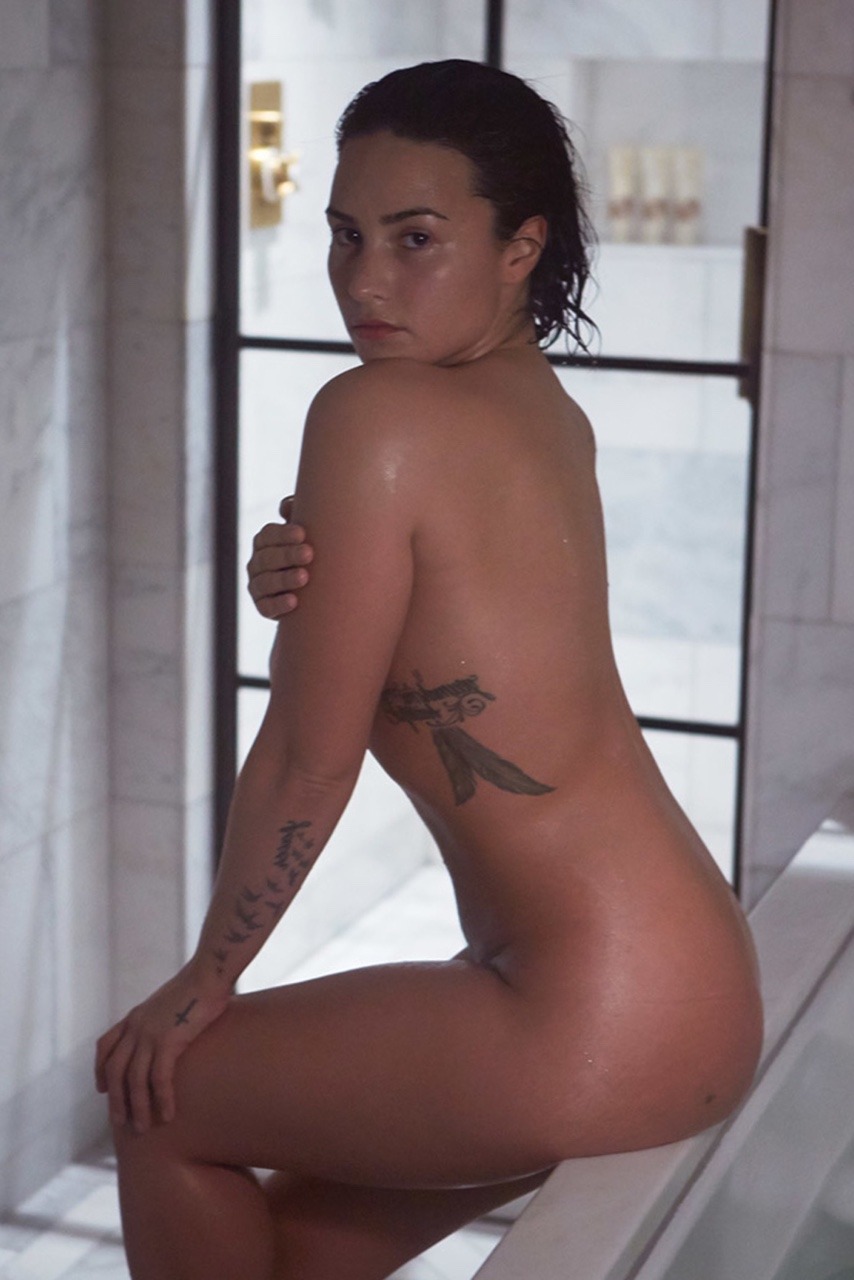 gotcelebsnaked:Demi Lovato - Vanity Fair (Oct. 2015)