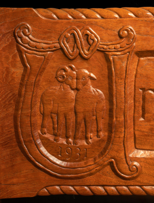 This “inhabited initial,” which begins an inscription carved in teakwood located somewhe