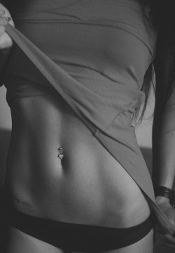 superfckingcutegirls:  I want my belly button