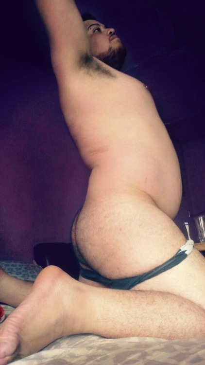 osoregio85:  iisaiidaleess24:  Ando Un Poco Caliente Quien Me Ayuda A Bajar Está Calentura “🐻💦🔥✨  #Cachorro #Chubby #Oso #Chasser #Hot #Sexysgordito  😍😍