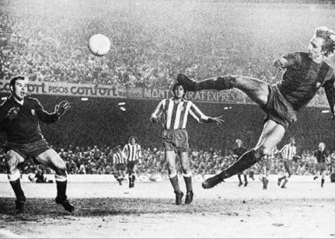 The Flying Dutchman:Johan Cruyff scores his eponymous goal against Atletico Madrid in December, 1973
