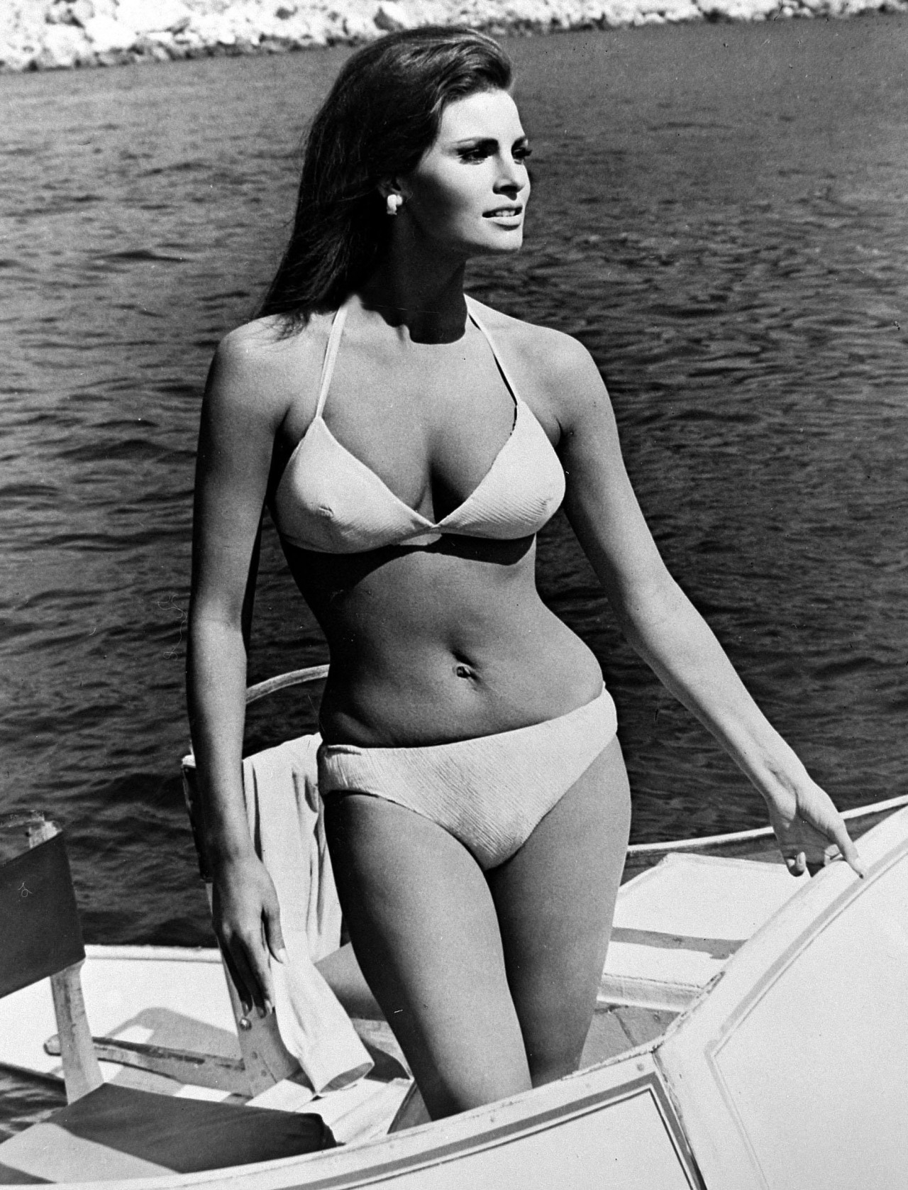 girliemagazine:  Raquel Welch