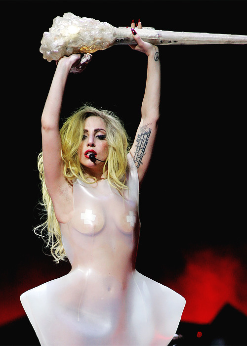 LADY GAGA HANGOVER