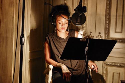 hellyeahrihannafenty:    badgalriri: #ANTiversary 🎈  