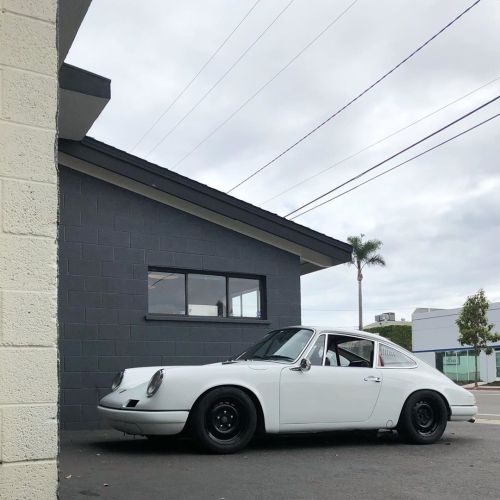 New shoes. @jdoggy317#sleepersspeedshop #porsche912 #912rhttps://www.instagram.com/p/CBEz2UwFpx0