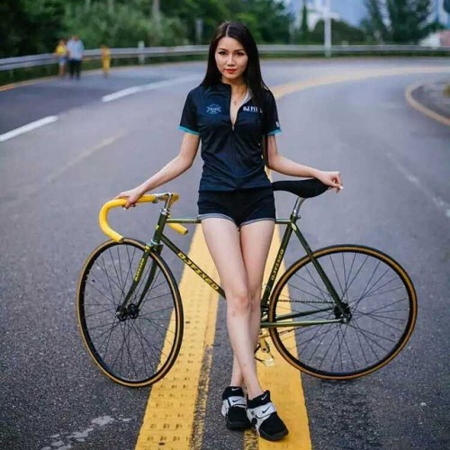 fixiegirls: Repost from @team_division #bjfixed #Fixiegirl #airveer • • • #bikestyle #instabicycle #