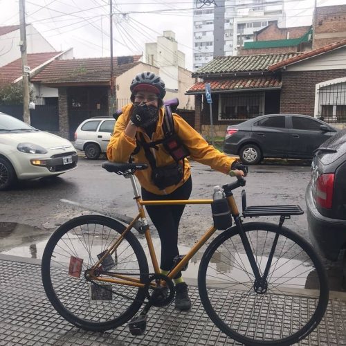 fixiegirls: repost: • @bicimensajeriadelsur Mood lluvia del Mensajerx ⚡ ✔Casco y Cap para proteger l