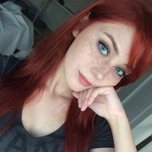 redheads-do-itbetter:I see youDownright gorgeous! The eyes are so pretty!