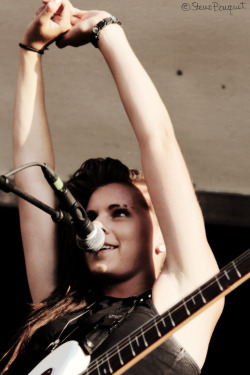 rosaliezack:  Lynn Gunn at Vans Warped Tour. My photograph, please don’t repost without permission. 