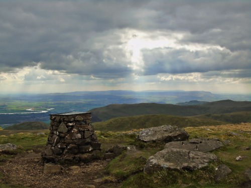 Hill walk in the Ochils from Tillicoultry. The last of my pics from Sinday, and after a steep walk w