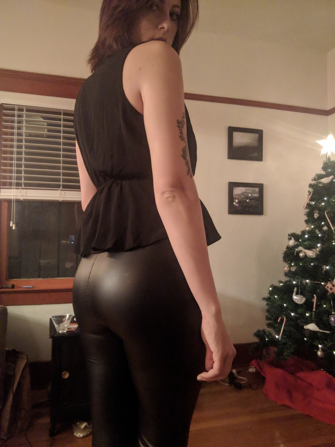 unthrifty–loveliness:ignore my messy ass house but I’m feeling this outfit