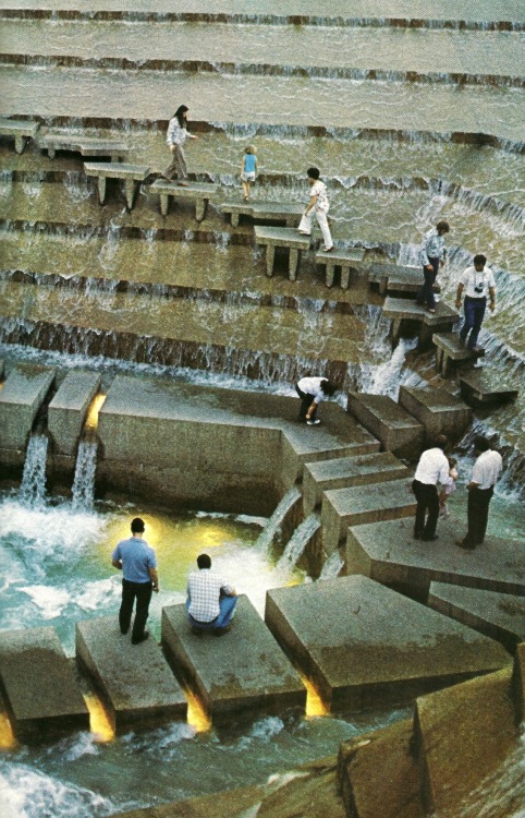 vintagenatgeographic:Philip Johnson’s public water garden in Fort Worth, TexasNational Geograp