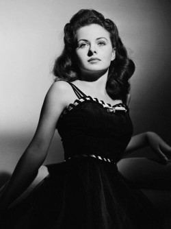 classic-hollywood-glam:Jeanne Crain