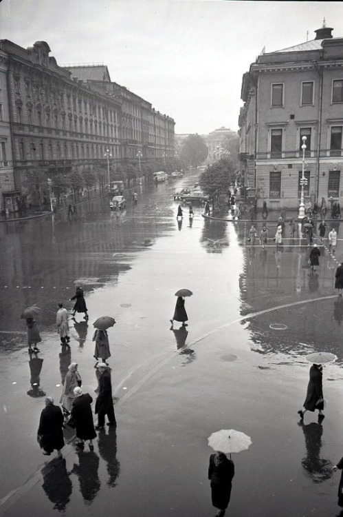 sovietpostcards:  Leningrad, photo by Ivan