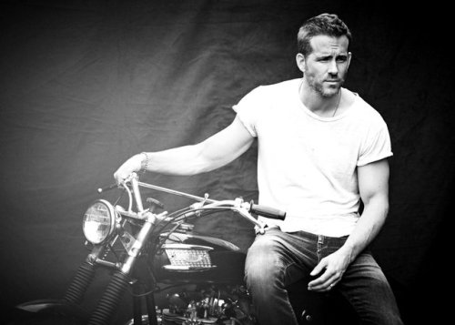 lesravageurs:  Ravageurs ride. | Ryan Reynolds by Matthew Brookes