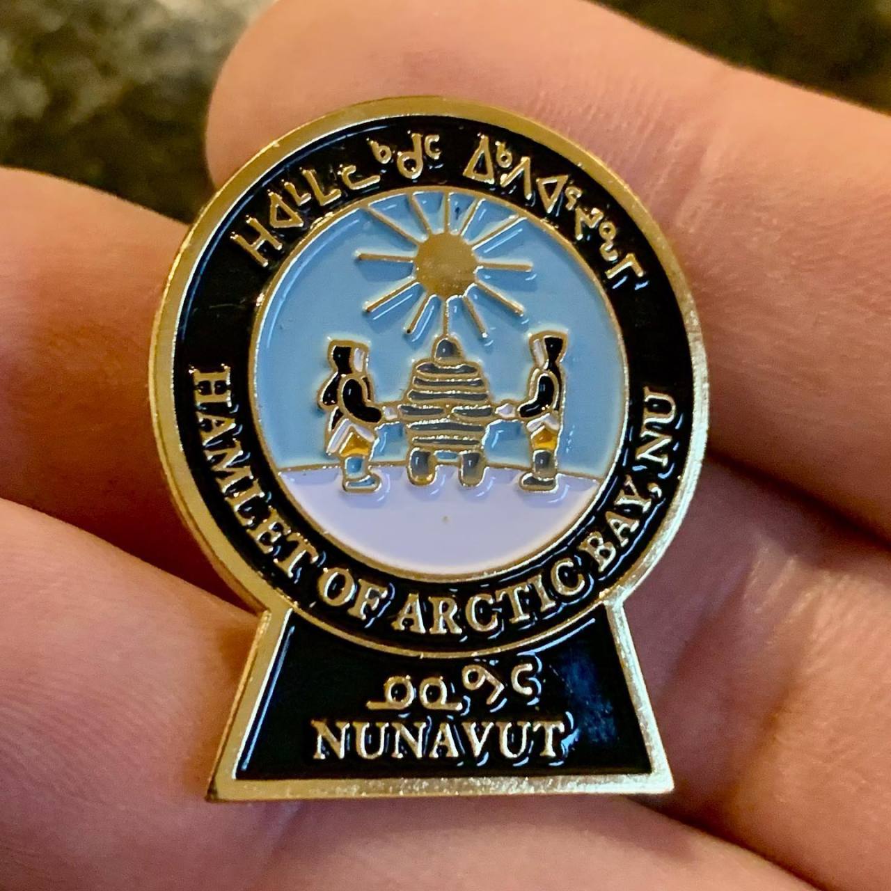 What do you see here? Is it Masonic, Masonic adjacent or just not Masonic at all?
#Inuksuk #arcticbaynunavut #northwestpassage
This is a pin that was gifted to me by way of Arctic Bay in Nunavut CA territory. It depicts two people stacking rocks...