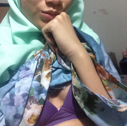 anuurat: abukhanabu: aaronaskpro: weirdo-yana: Baju kurung bra purple Gf impian ku Comel nya Tudung 