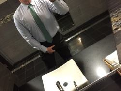 menofage: stmax51:  Waiting for a business lunch meeting. Horned up. Hope a hot guy walks in on me.  Fuck yes! 