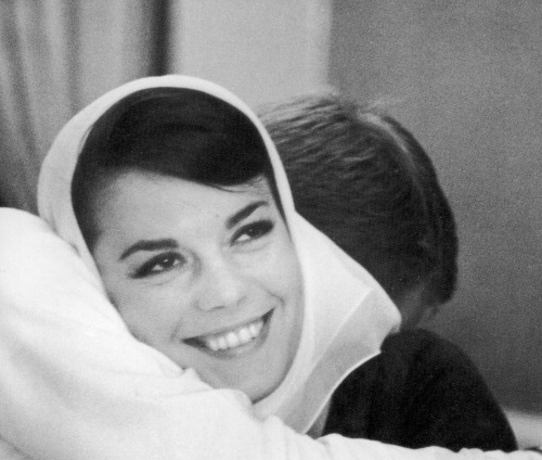 ladybegood:Natalie Wood on the set of Love with the Proper Stranger (1963)