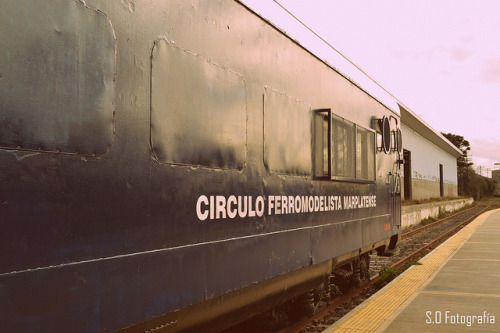 Bienvenidos pasajeros a este tren on Flickr. Por las vías del maldito rock and roll, sin ant&