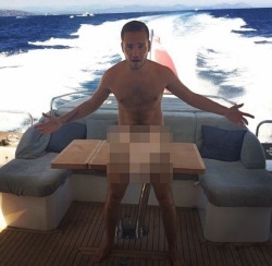 celebgosspb:  Liam Payne has got naked for