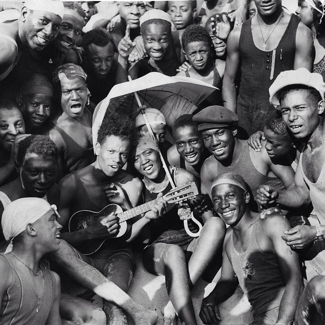 I faved http://ift.tt/1BonTTM
by Instagram pal
vintagetribune
“June 18 1931, 31st Street Beach: Ukulele in hand, Ralph Fairchild starts to serenade Louise Winston as a crowd gathers. It was 95 degrees and a new bathhouse had just opened at this...