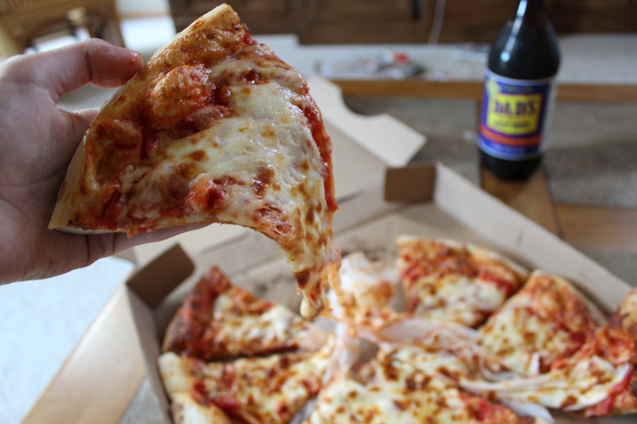 c4sey:  tiqershark:  i was home alone and i ordered this pizza for myself is that