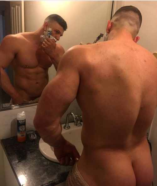 thegayblade: beefybutts: Beefy butts are what we are all about here. Hot!