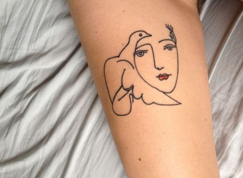 lazybonesillustrations:I woke up on Saturday morning and I had drawn lipstick on all my tattoos with a copic marker.