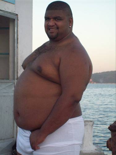 asain-chub-22:  branyfat:  bigbellies:  By the ocean.  Con uno asi soy feliz mmmm  Sexyyyy 