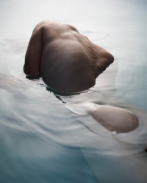 imveryinterested:  jedavu:  Intriguing Photographs Of Partially Submerged Nudes That Play With Perception Sydney-based photographer Danny Eastwood has a visually intriguing series titled ‘The Naked and the Nude’ that plays with perception.   These