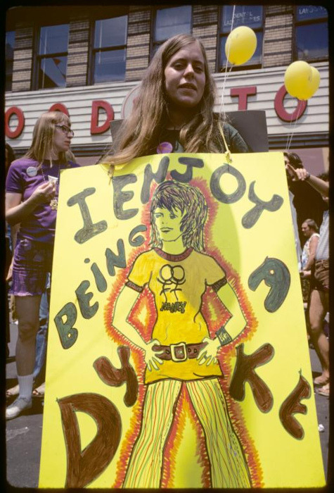 vintagegal:Christopher Street Gay Liberation Day in New York, 1971  (x)