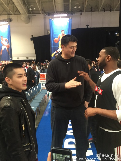 fyifan:   @Mr_凡先生: Seeing this combination personally, this scene is very complete… Filled with memo