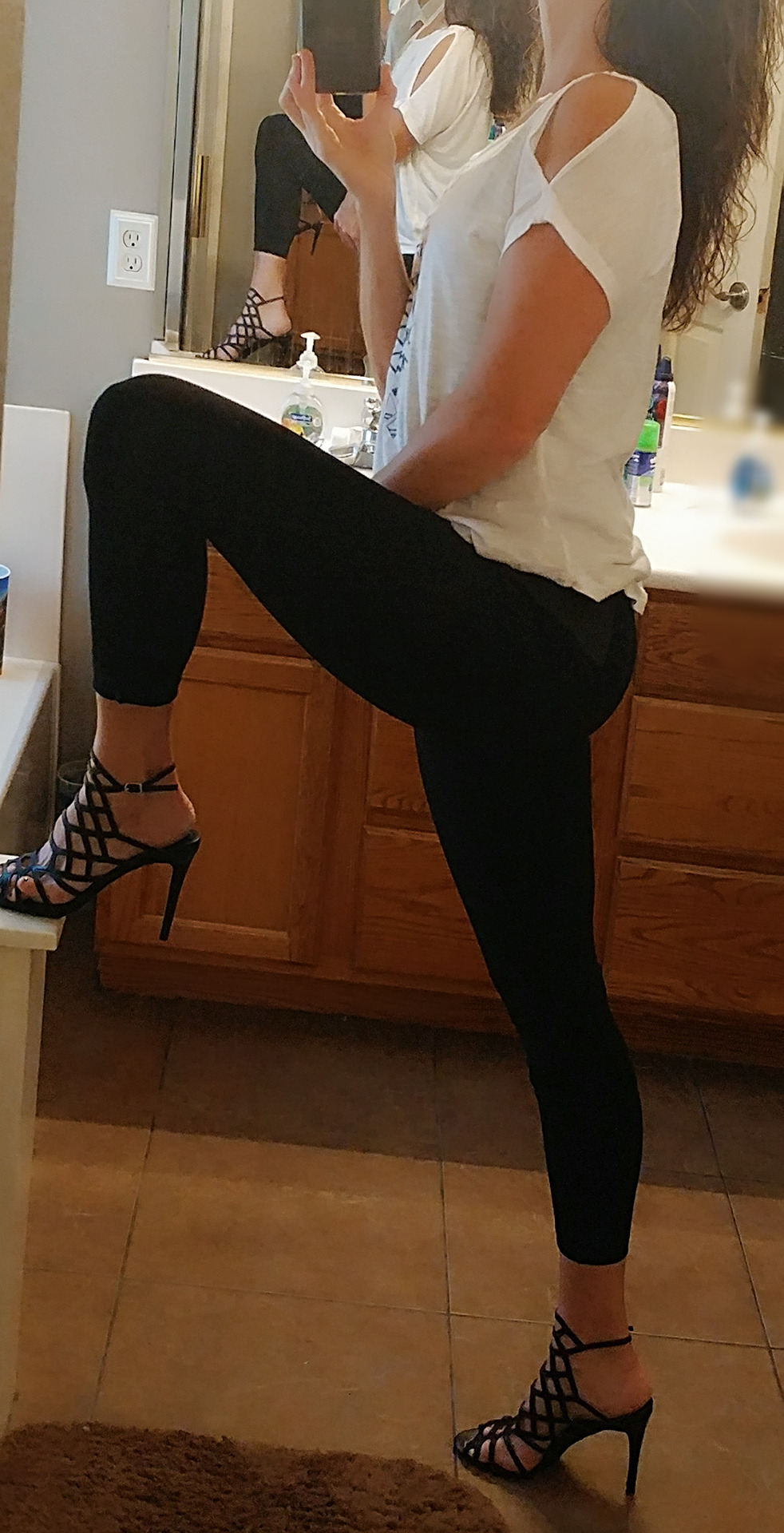 daddysmarriedgirl6:  Just a legging and heels kind of day👠💋